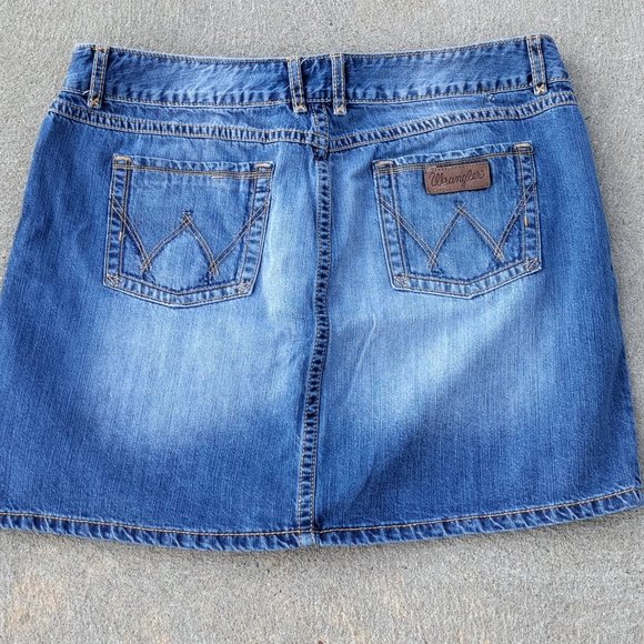 Wrangler Blue Denim 5-Pocket 18" Mini Skirt Size 15 - Picture 2 of 3